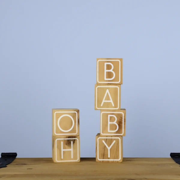 Holzwuerfel mit Oh Baby Aufschrift