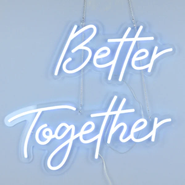 Neonschild mit Woertern Better Together in L