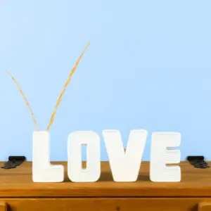 Vase-Buchstaben-love-weiß