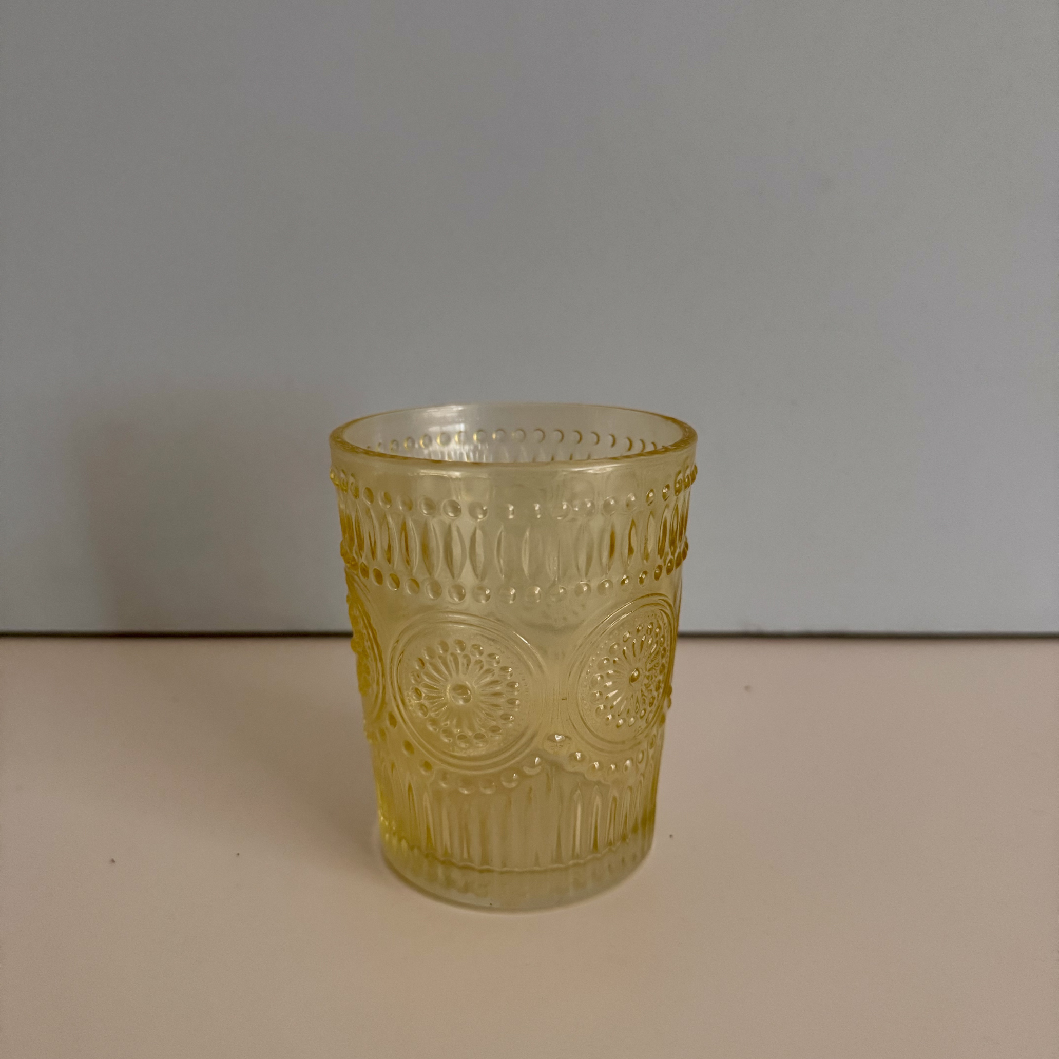 2048x2048 3 Trinkglas Glas gelb Ornament Vintage Optik – Bild 1